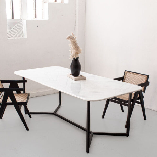 TABLE EN MARBRE NOIR